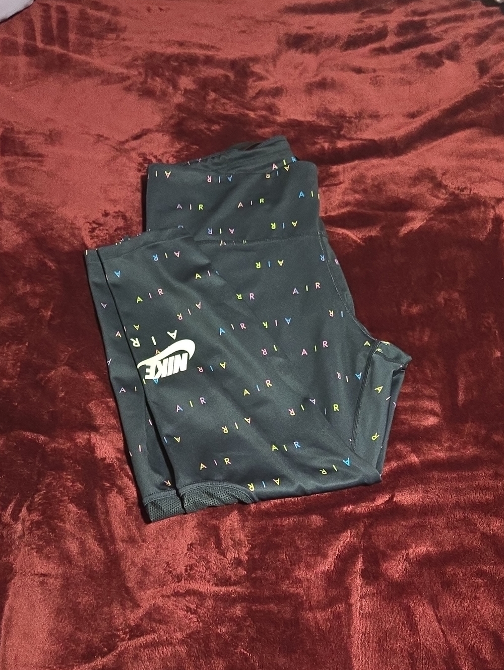 Nike Woman's Black Leggings with Multicolor 'AIR' Print